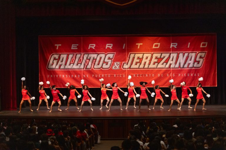 Dance Team durante actividad a estudiantes de nuevo ingreso 2026