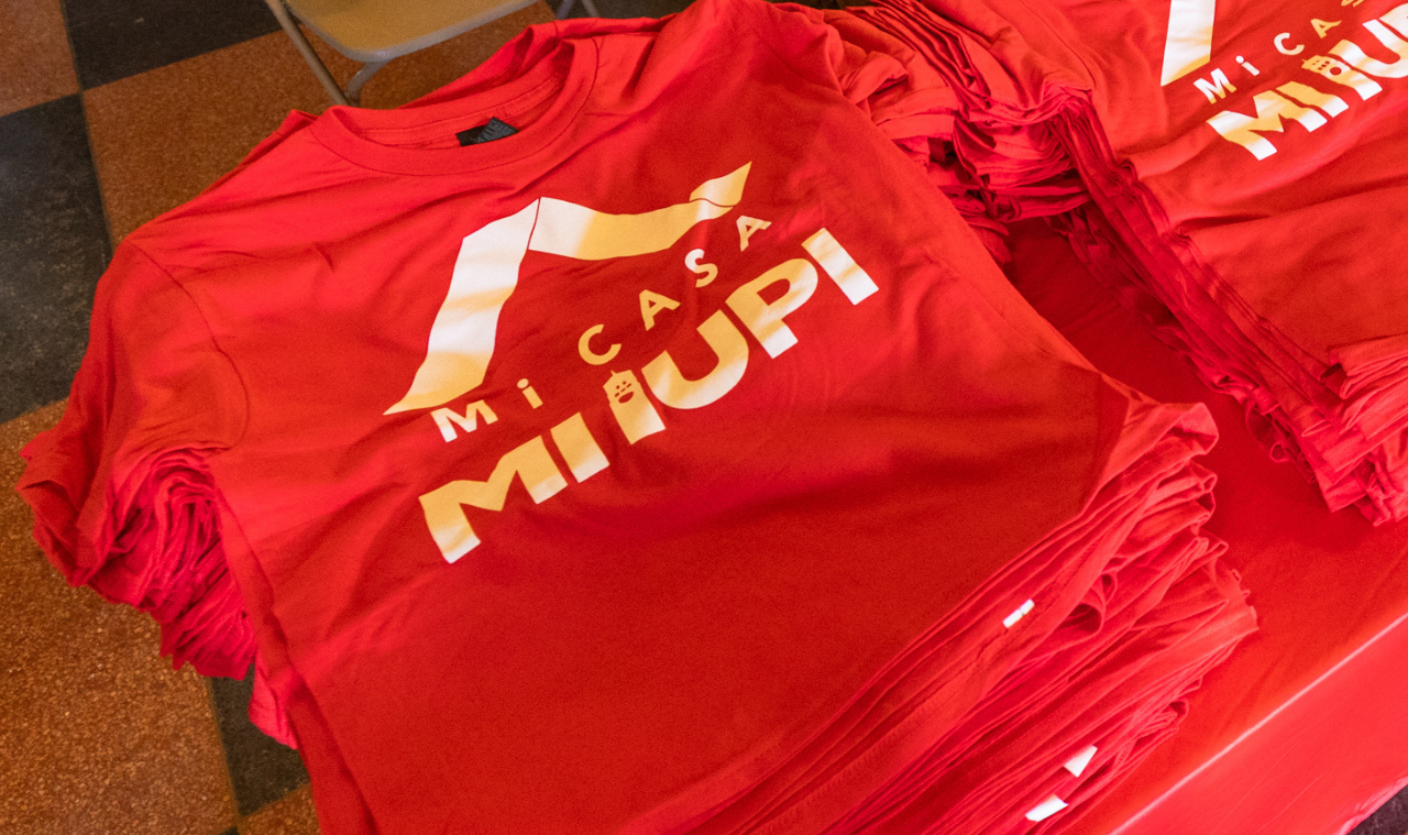 Camisa para estudiante nuevo ingreso que lee Mi Casa Mi IUPI