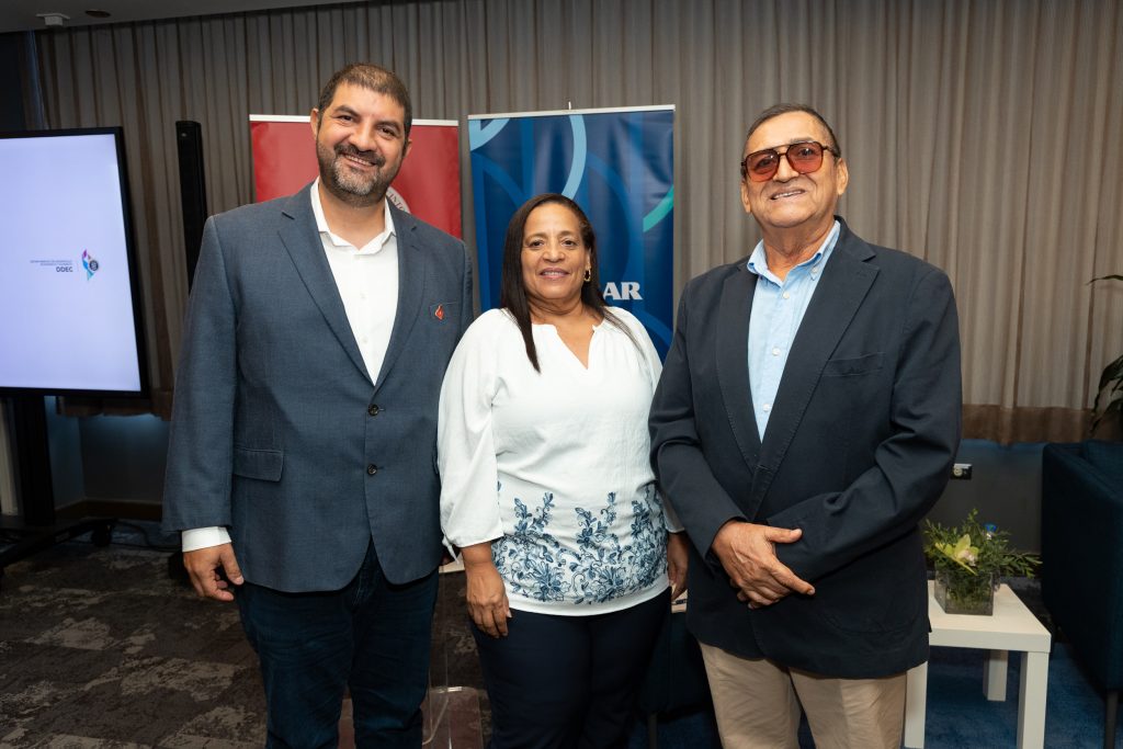 Dr. Jairo Ayala Godoy, Dra. Theany Calderón y Dr. Segundo Castro-Gonzáles