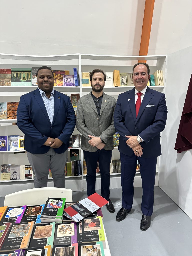 Channiel Peñaloza, Edder González y el Dr. Luis Ferrao