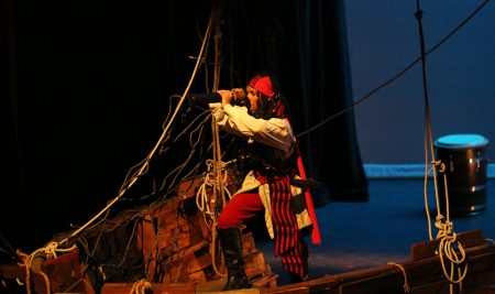Teatro Rodante Universitario presenta la obra El mapa de la libertad: La historia de la pirata María Isabel