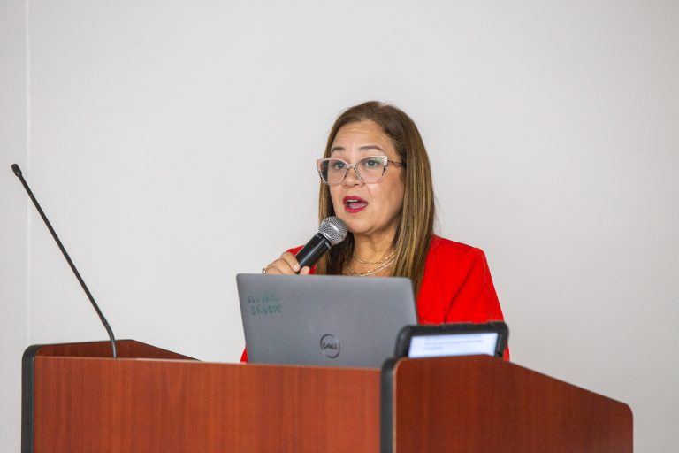 Dra. Lesley Irizarry