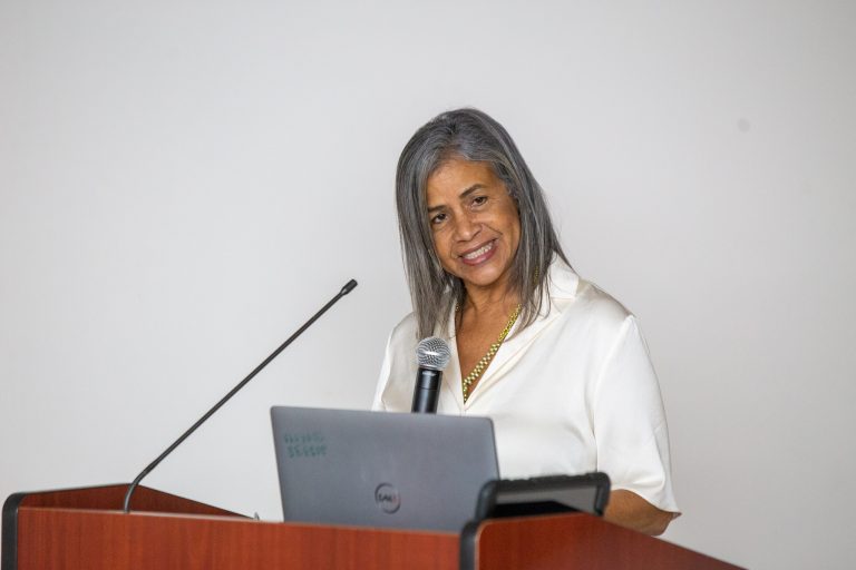 Dra. Milagros Méndez, decana Facultad Ciencias Sociales