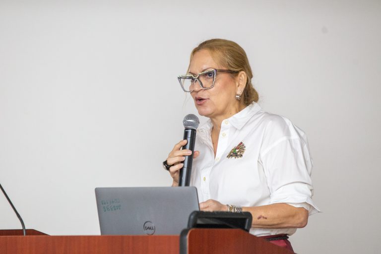 Dra. Mayra B. Charriez Cordero, rectora interina